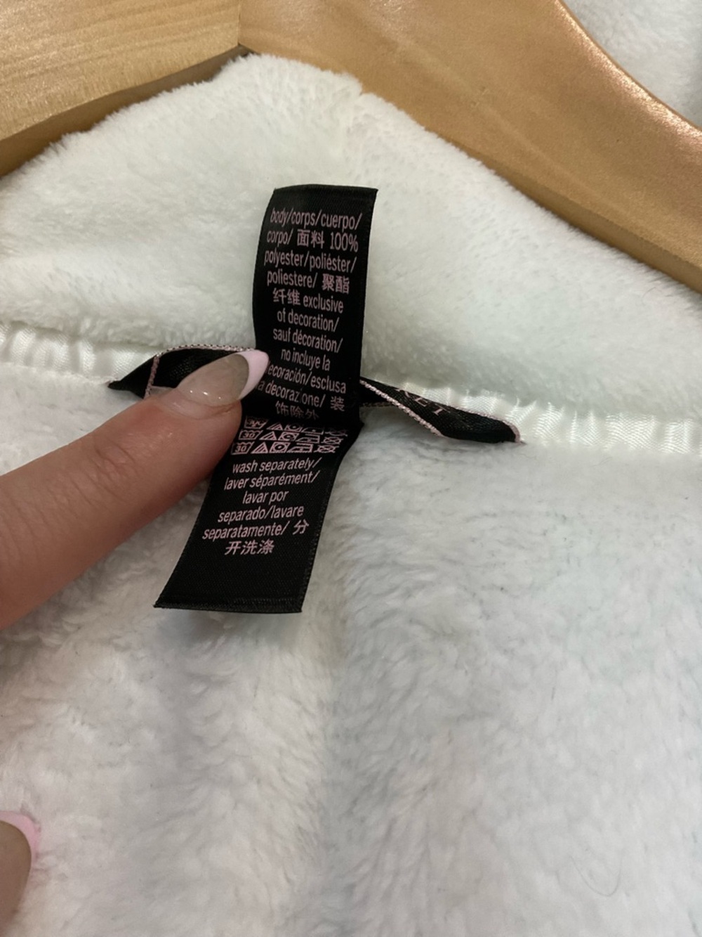 Victoria's Secret White Plush Robe with Black Belt - Picture 5 of 12